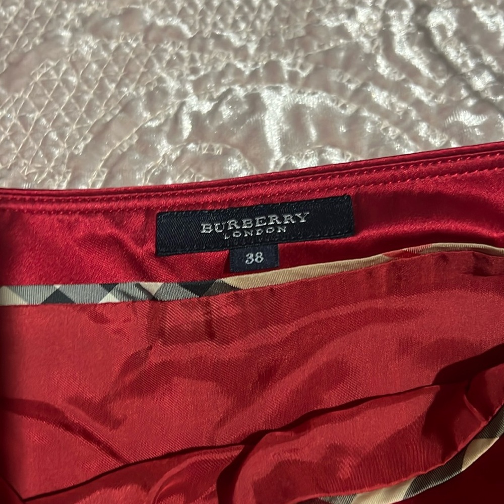 BNWOT Burberry silk skirt